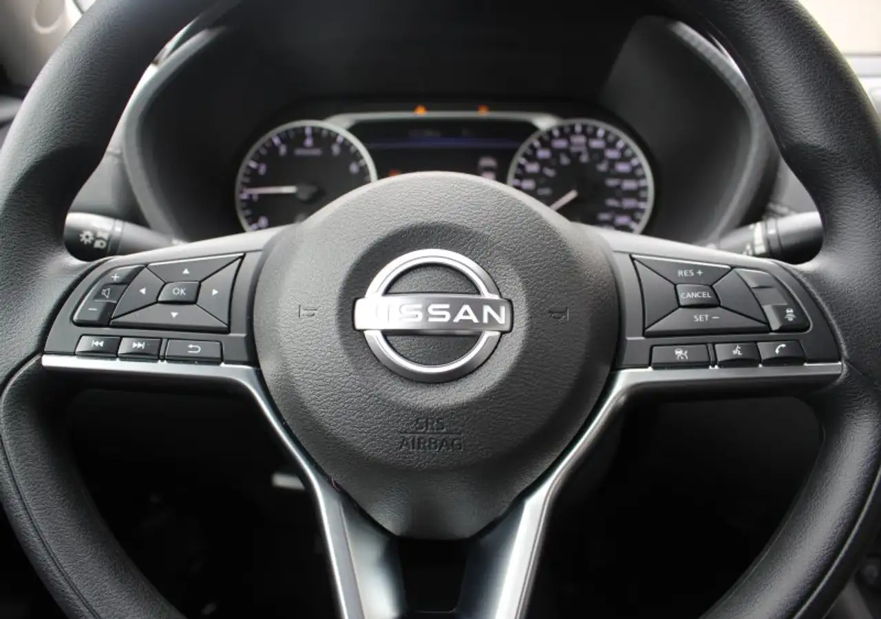 Nissan Sentra снимка Nissan Sentra
