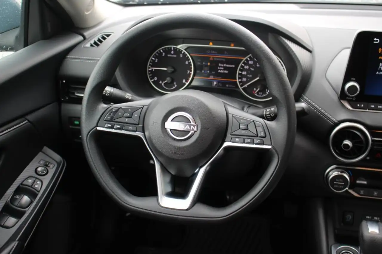 Nissan Sentra снимка Nissan Sentra