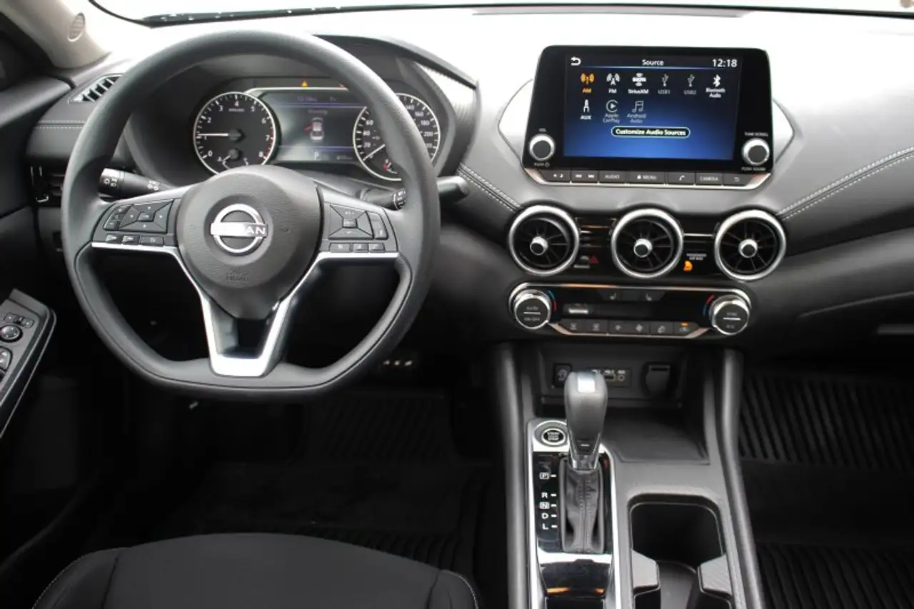 Nissan Sentra снимка Nissan Sentra