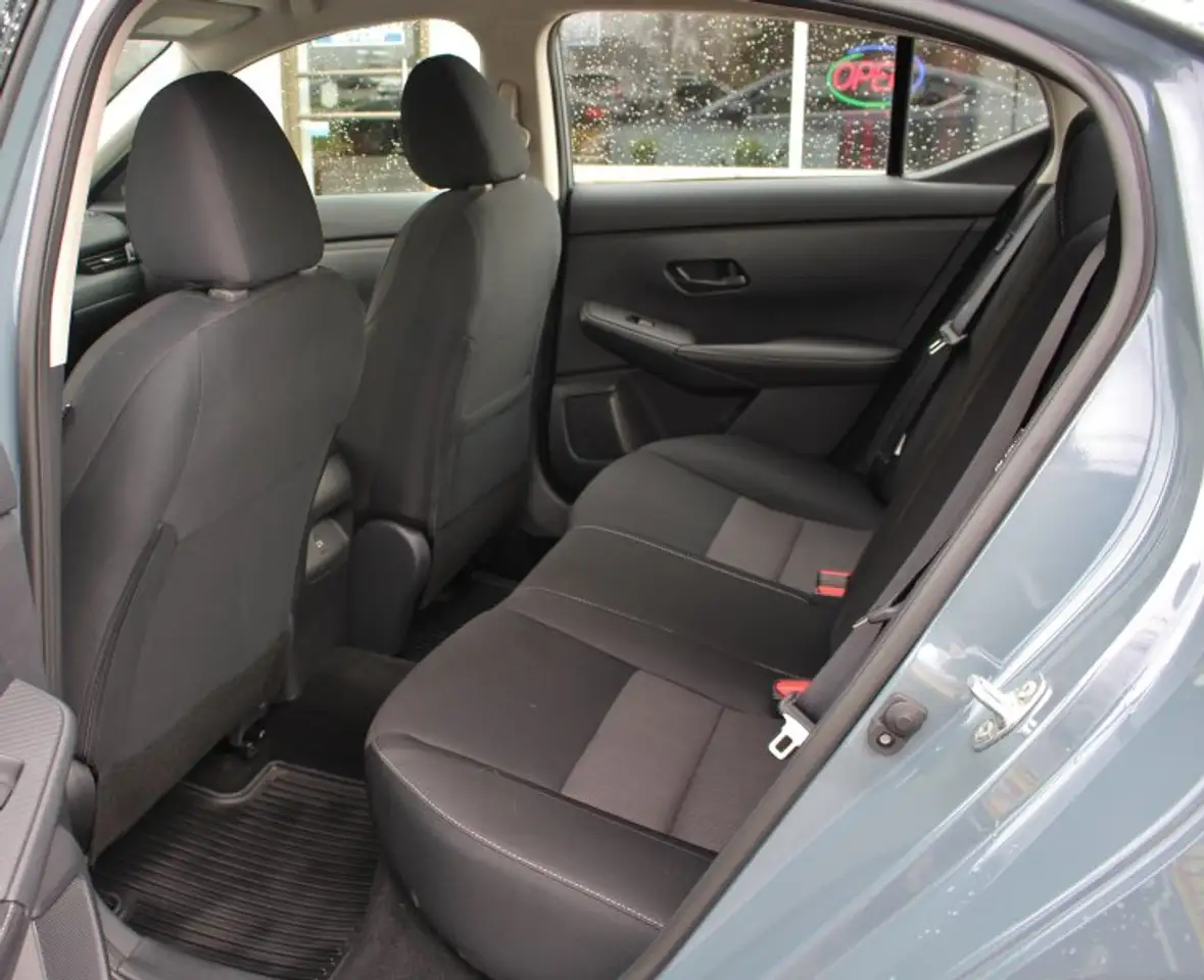 Nissan Sentra снимка Nissan Sentra