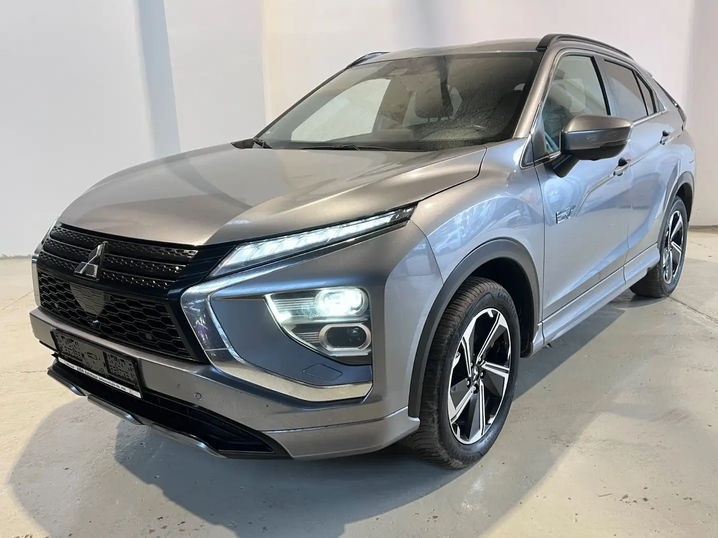 Mitsubishi Eclipse Cross Plus Select Black Hybrid 4WD Grau - 1