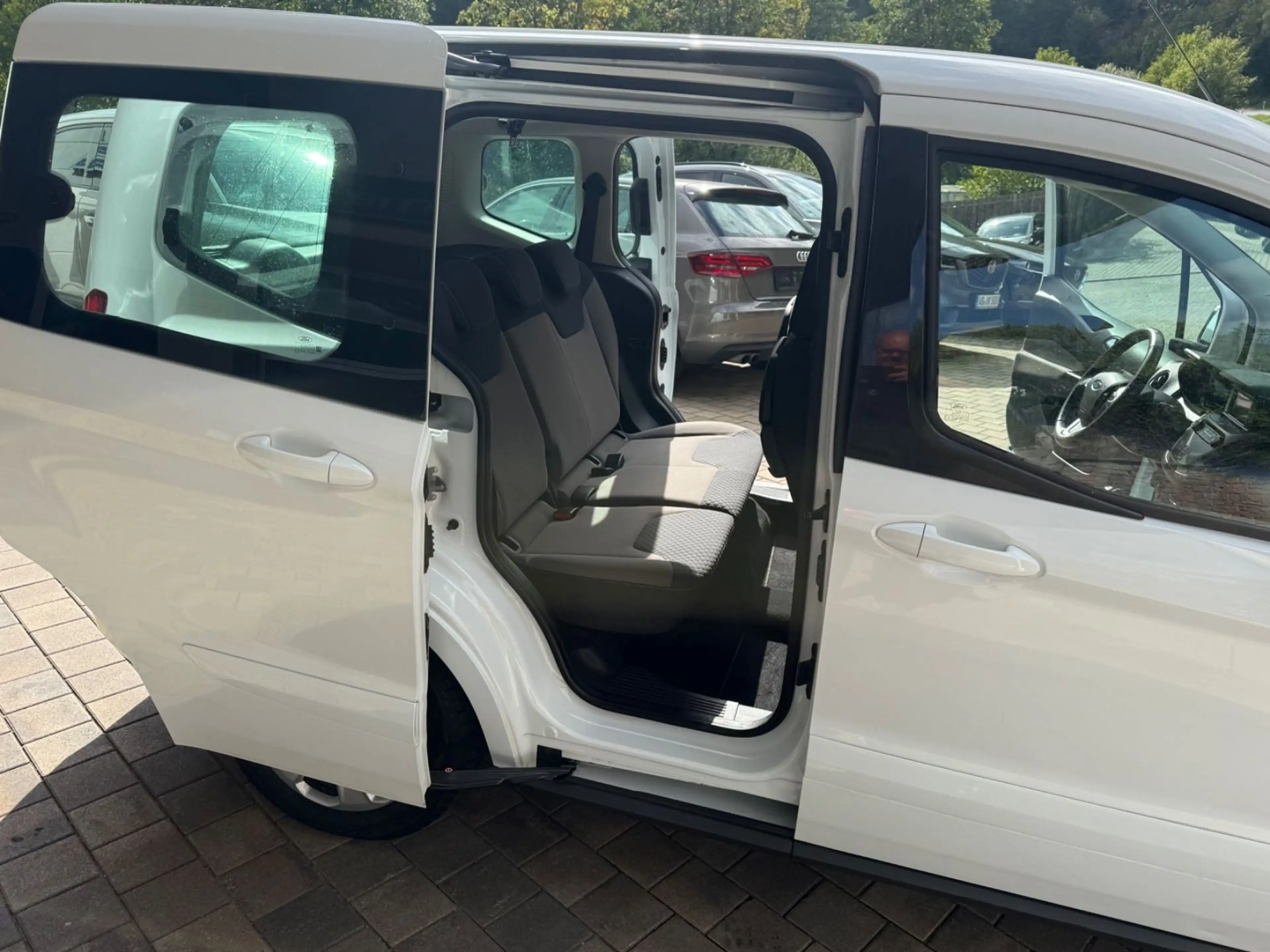 Ford Tourneo Courier Trend org. 13716Km — photo 11