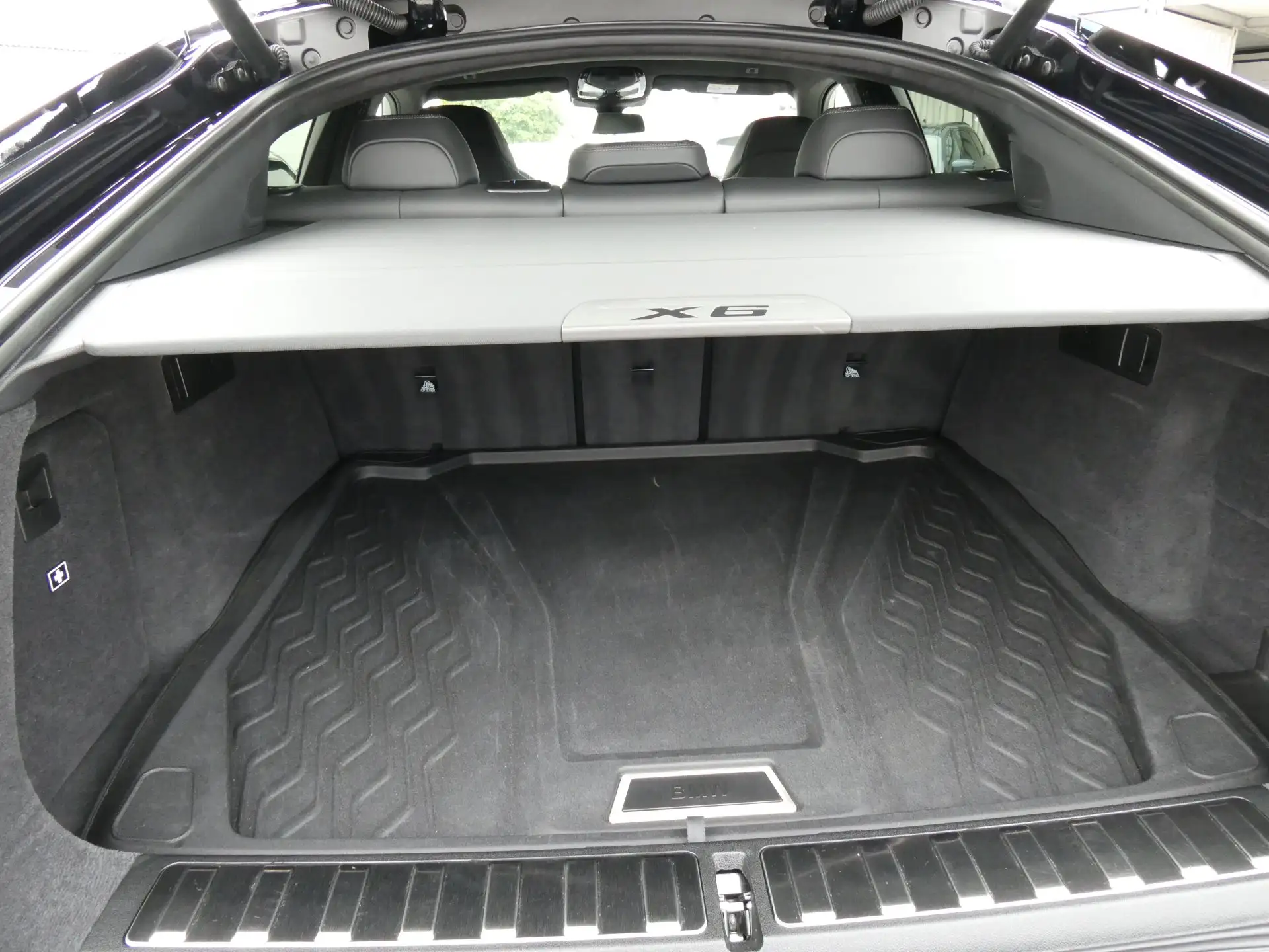 BMW X6 M60i 2024 검정 사진 4