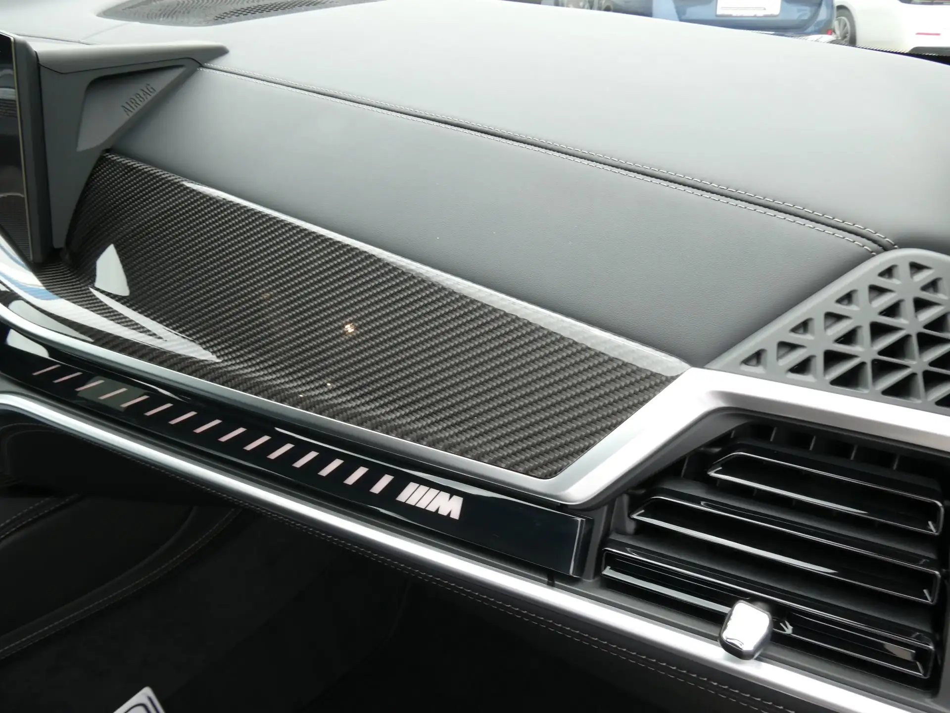 BMW X6 M60i 2024 검정 사진 7