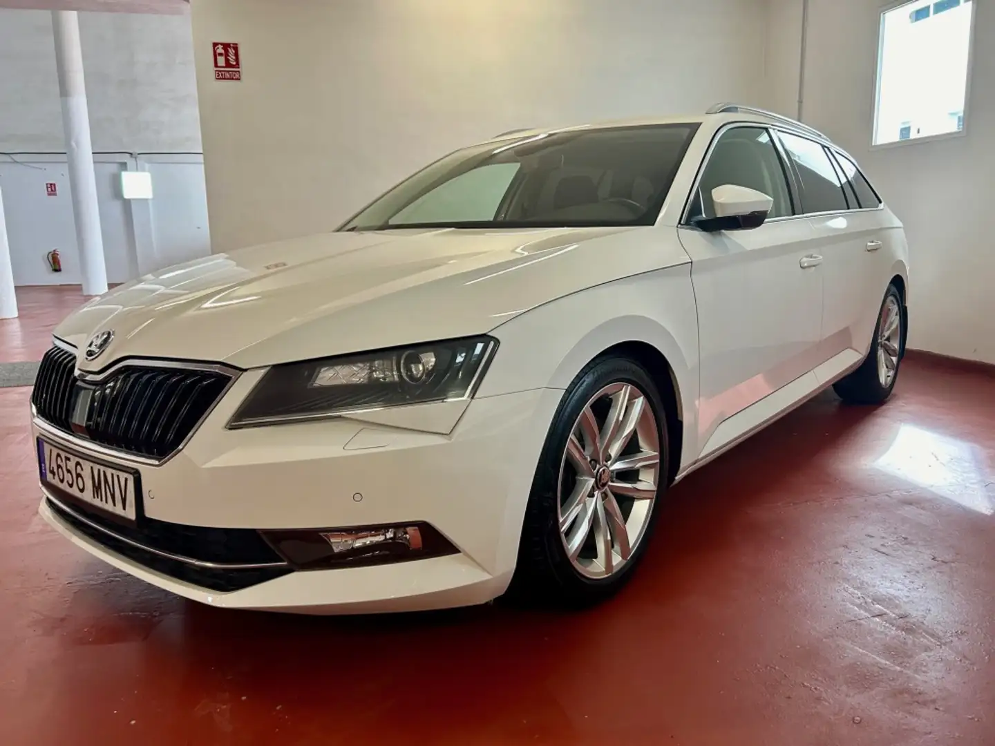 Skoda Superb Combi 2.0 TSI Elegance DSG Blanc - 1