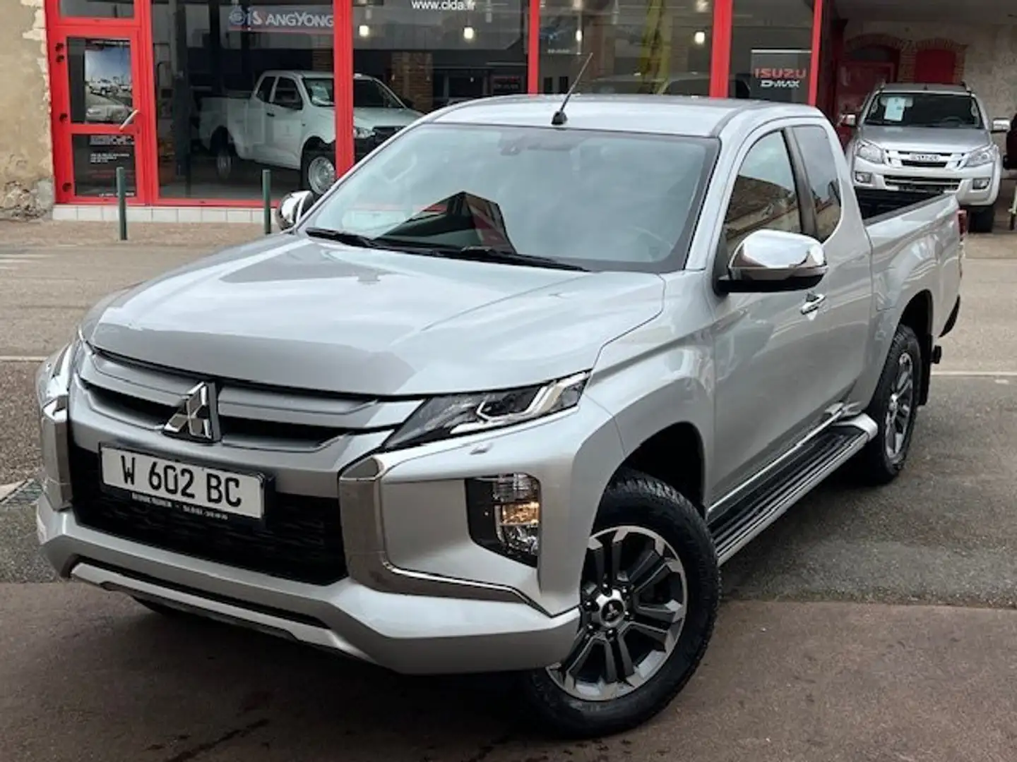 Mitsubishi L200 CLUB CAB 2.2 DI-D 150 Silber - 2