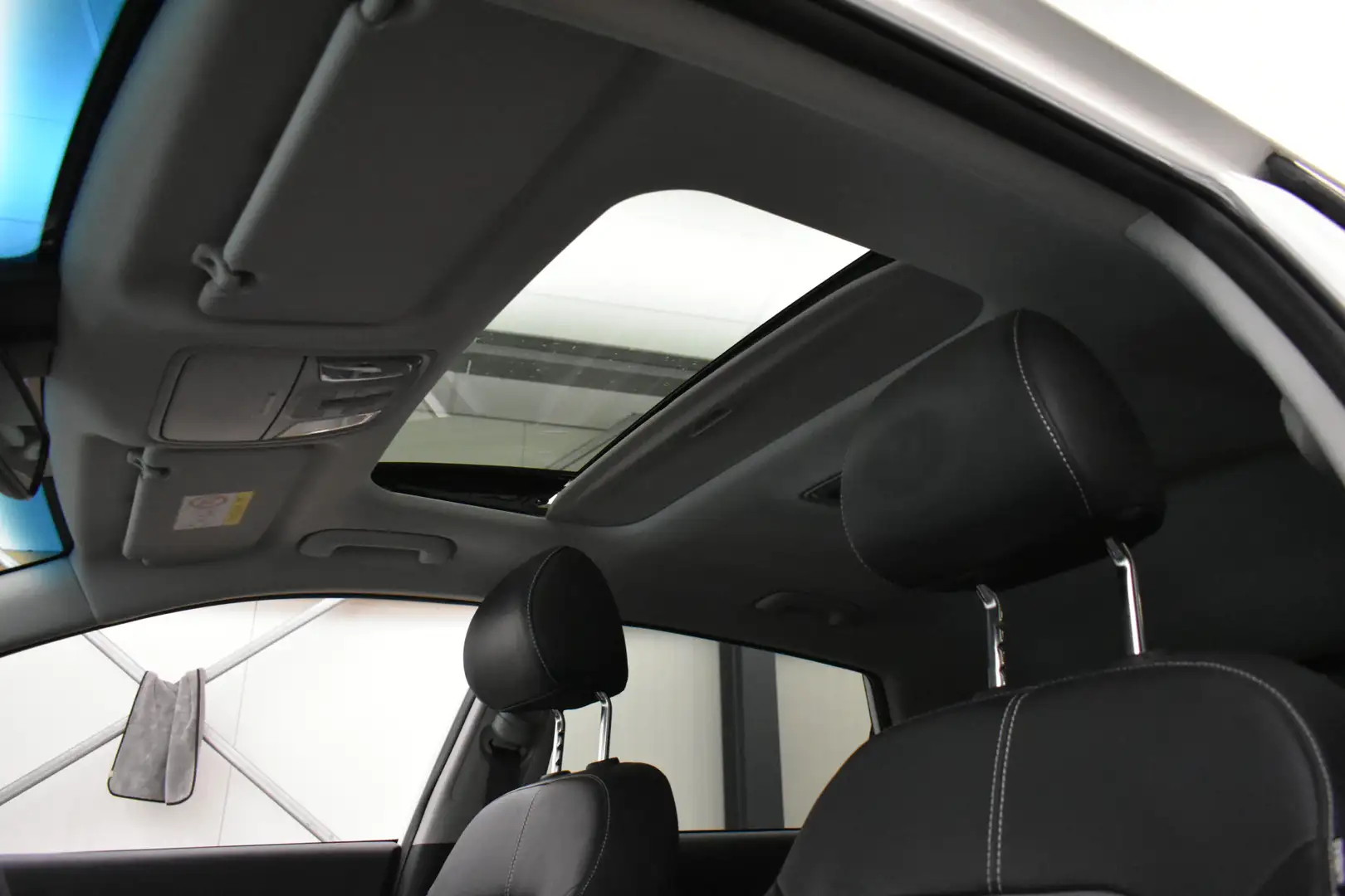 Kia e-Niro DynamicPlusLine 64 kWh SOH 93% Pano Cam Key-less W Bianco - 2