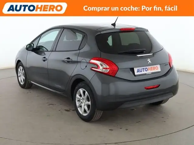 Peugeot 208 view 4
