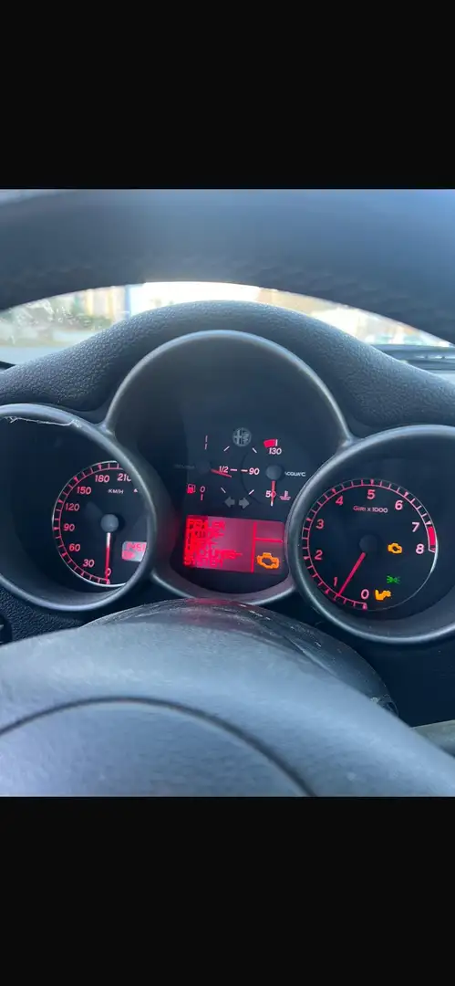 Alfa Romeo 147 2.0 Twin Spark Distinctive - 2