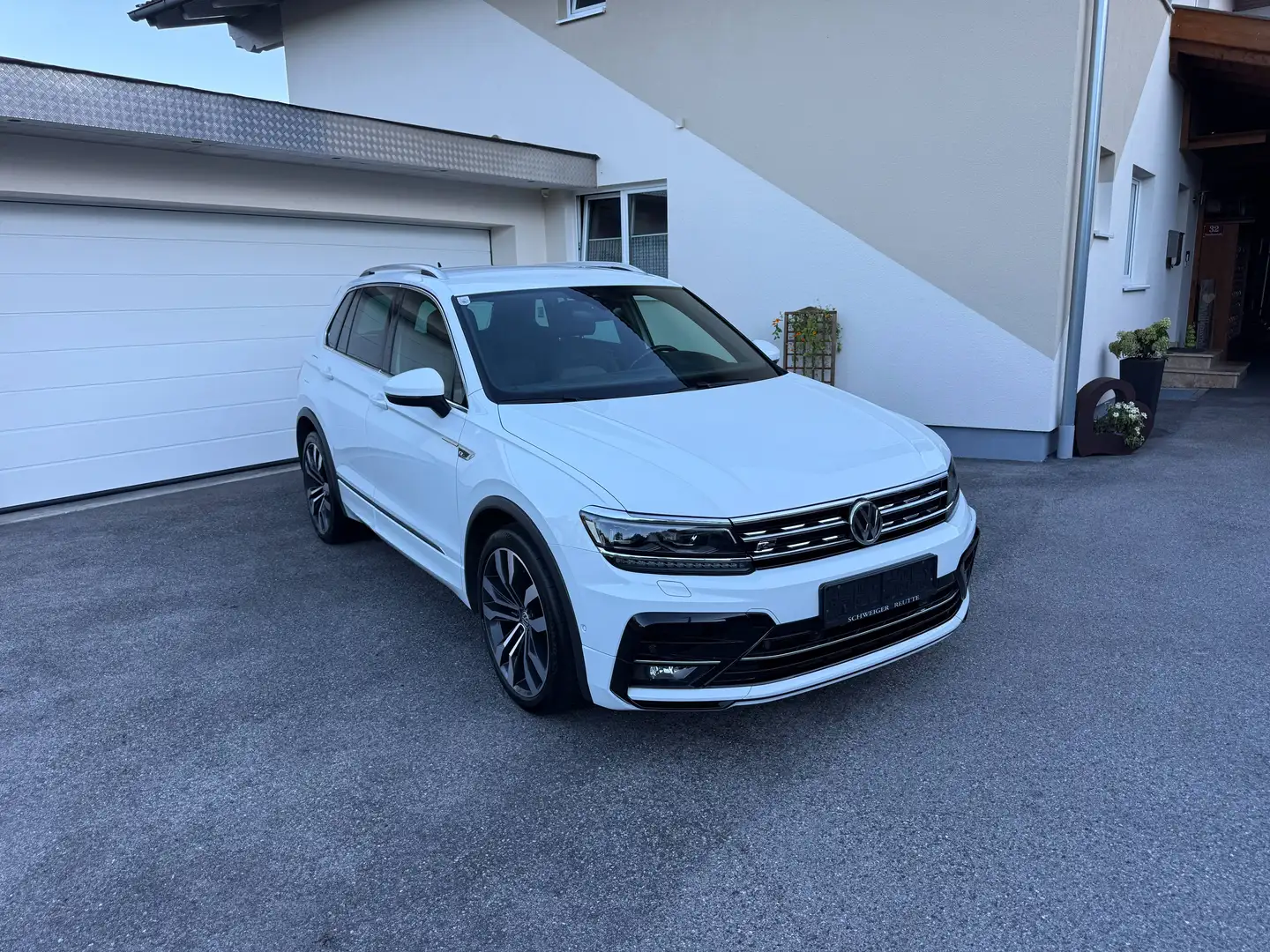 Volkswagen Tiguan Highline BMT/Start-Stopp 4Motion R-Line 1 Besitz Weiß - 2