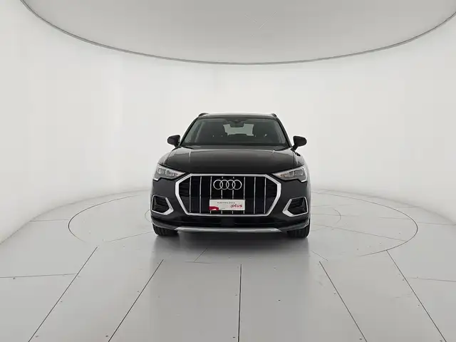 Audi Q3 view 7