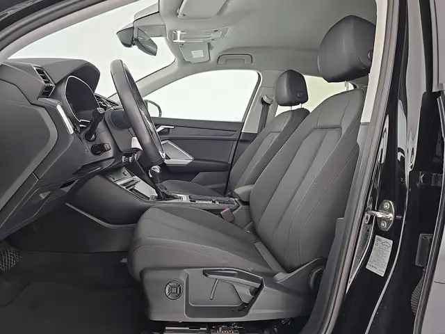 Audi Q3 view 9