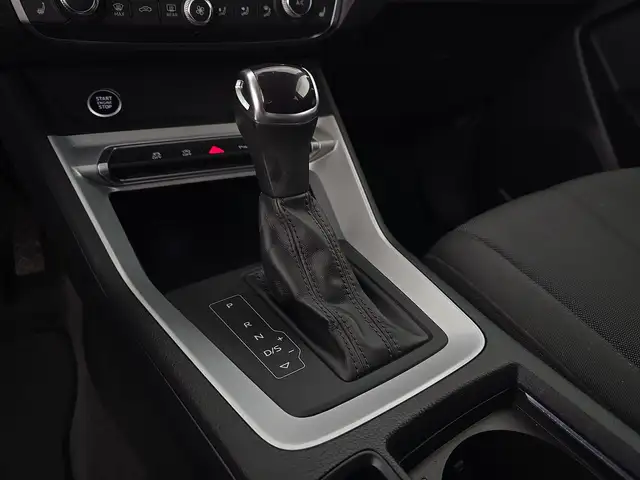 Audi Q3 view 12