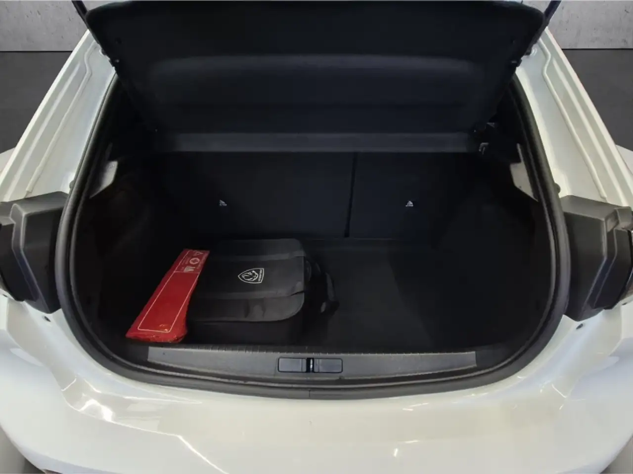 Peugeot 208 e- GT 136 PANO LED ACC SHZ Navi Digitales Cockpit 7