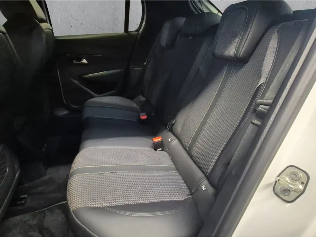 Peugeot 208 e- GT 136 PANO LED ACC SHZ Navi Digitales Cockpit 8