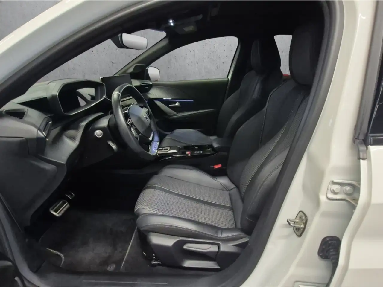 Peugeot 208 e- GT 136 PANO LED ACC SHZ Navi Digitales Cockpit 9