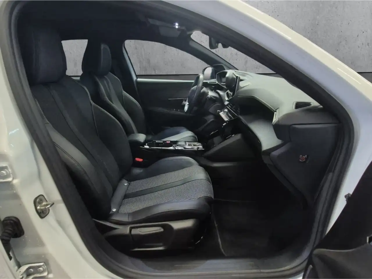 Peugeot 208 e- GT 136 PANO LED ACC SHZ Navi Digitales Cockpit 13