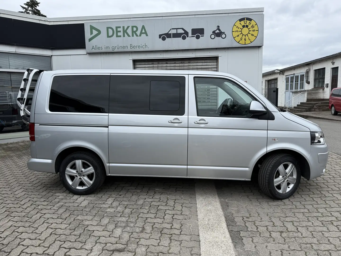 Volkswagen T5 Multivan Caravelle Comfortline 8Sitzer DSG mit Klima/AHK/ Plateado - 2