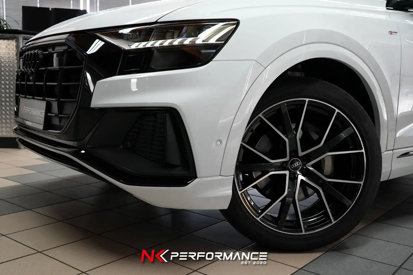 Audi Q8 50 TDI quattro/ PANO / AHK / 360°/ LEDERPAKET Blanc - 2