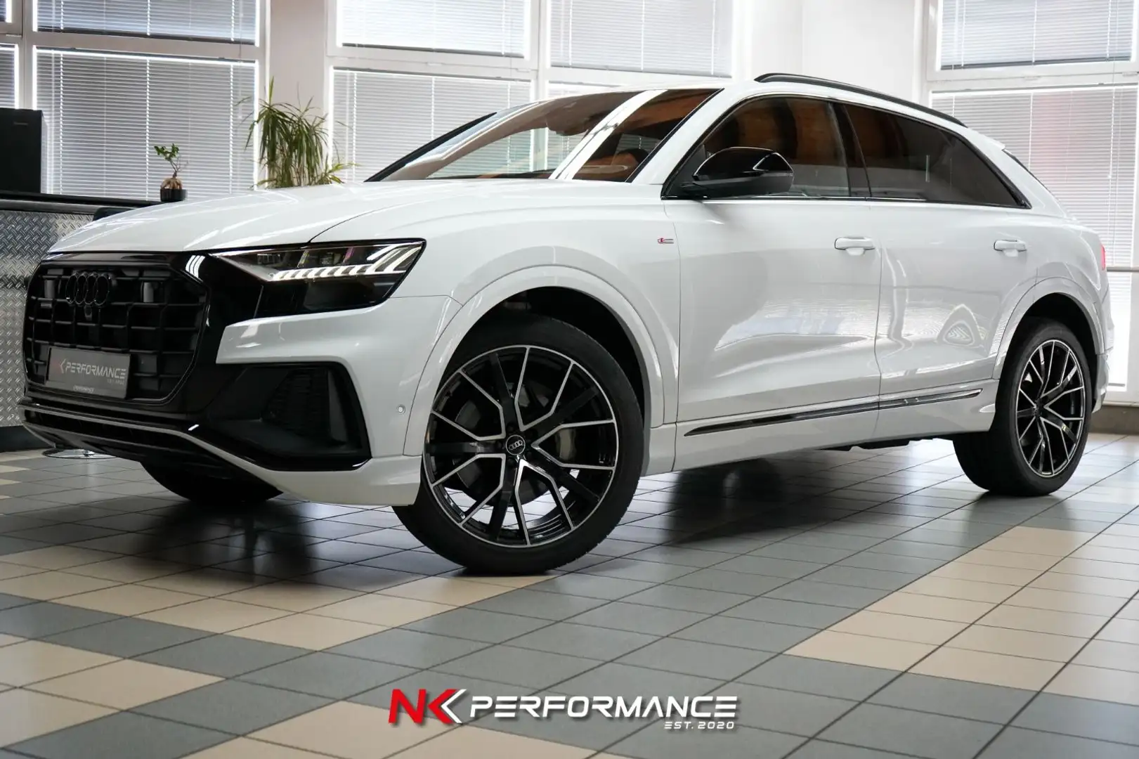 Audi Q8 50 TDI quattro/ PANO / AHK / 360°/ LEDERPAKET Blanc - 1