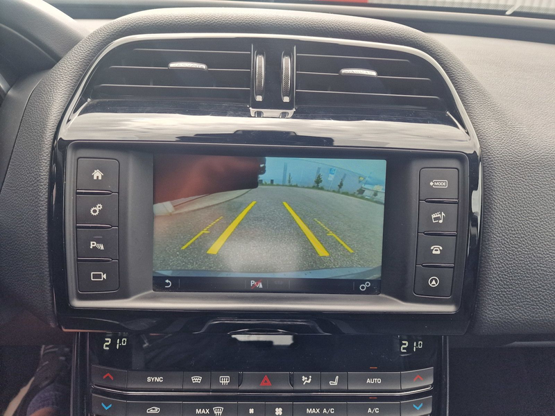 Jaguar XE Pure — photo 14