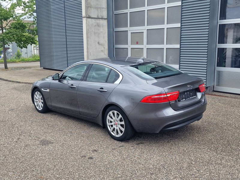 Jaguar XE Pure — photo 4