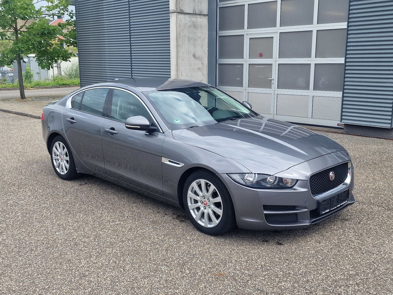Jaguar XE Pure — photo 6