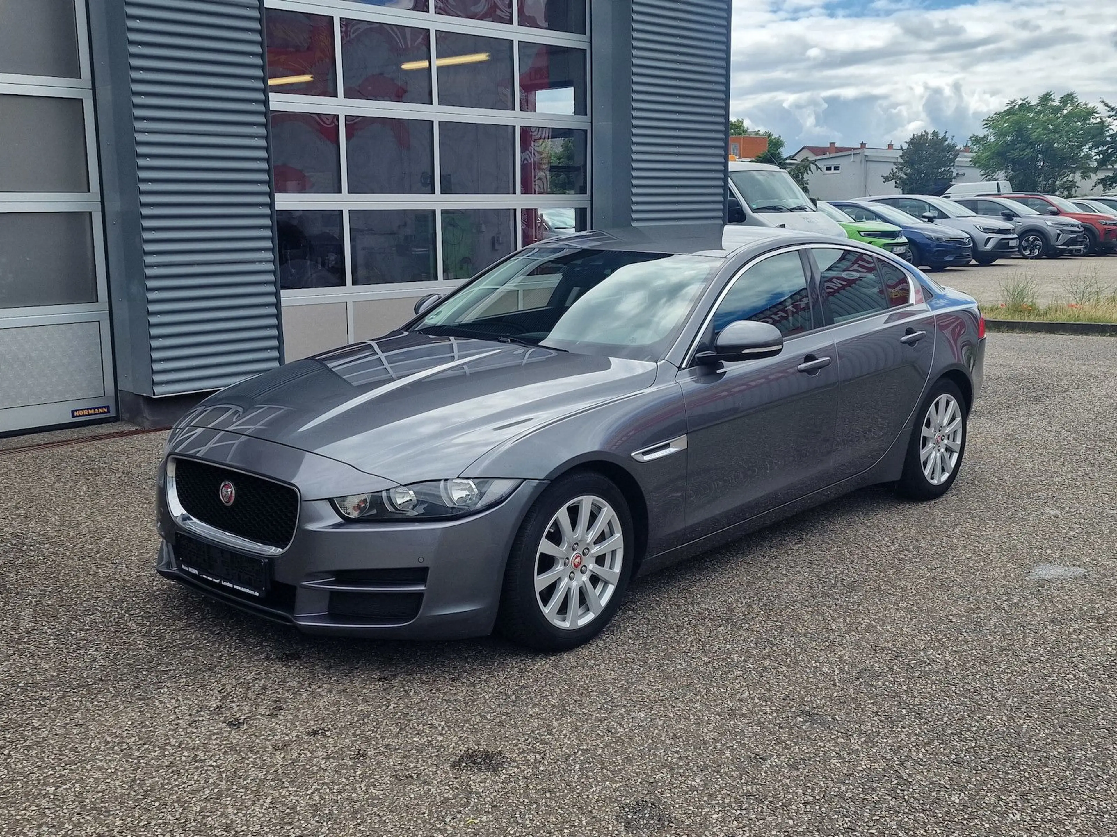 Jaguar XE Pure