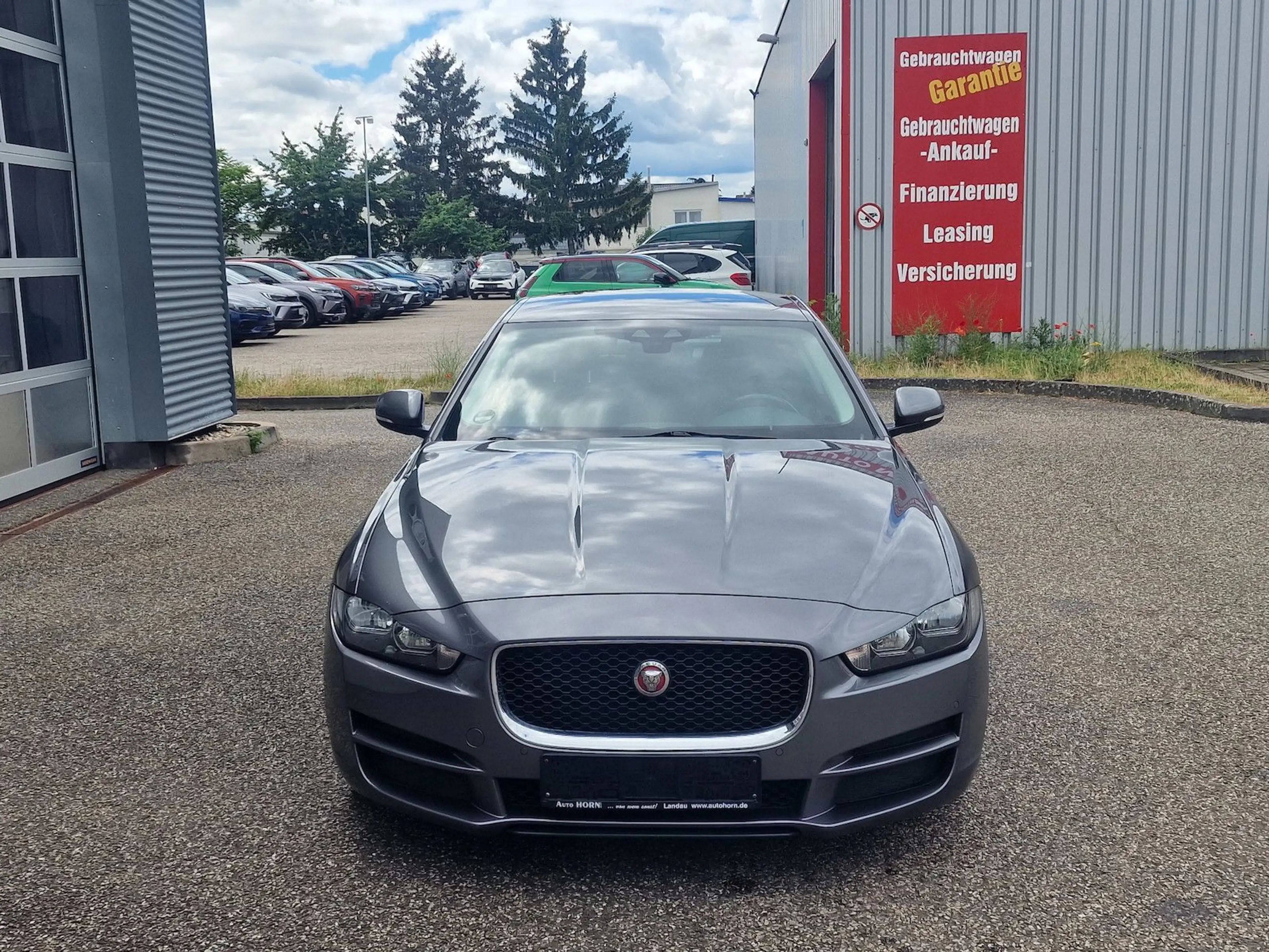 Jaguar XE Pure — photo 7