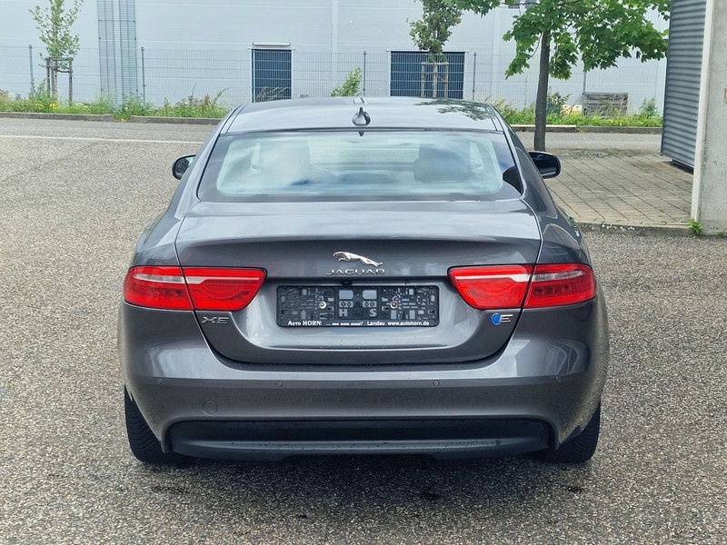 Jaguar XE Pure — photo 8