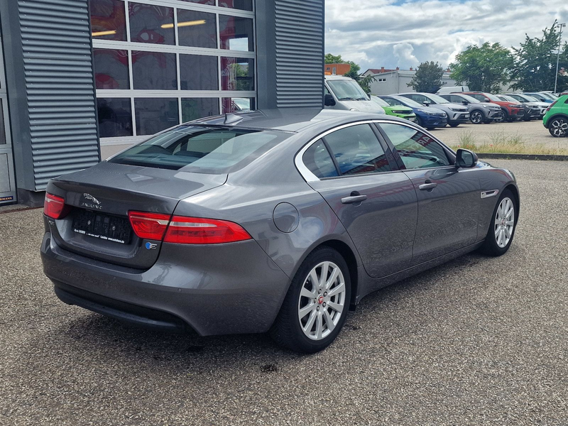 Jaguar XE Pure — photo 5