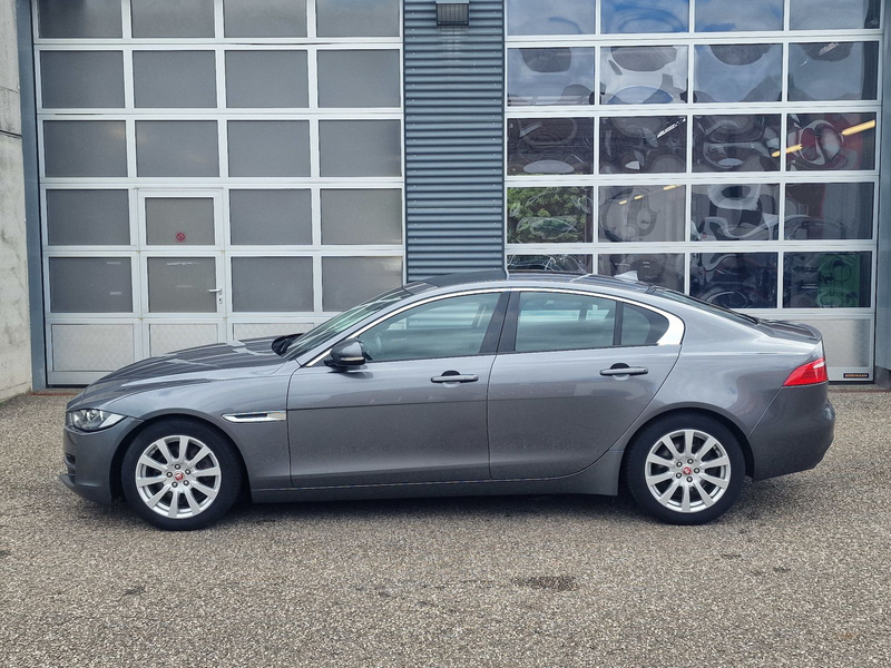 Jaguar XE Pure — photo 2