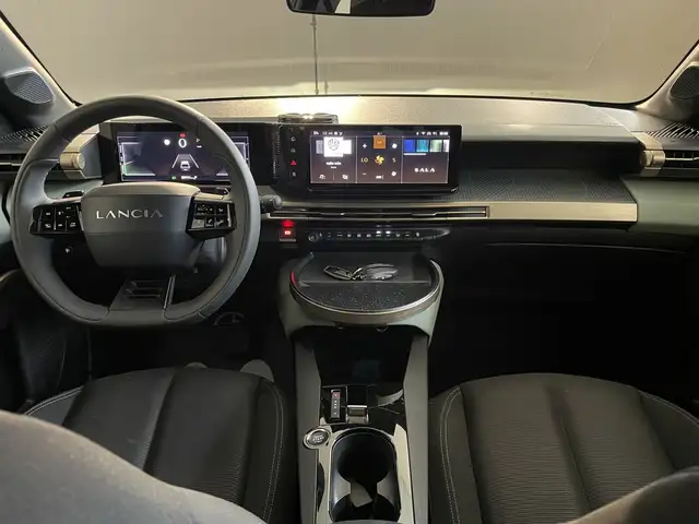 Lancia Ypsilon view 9