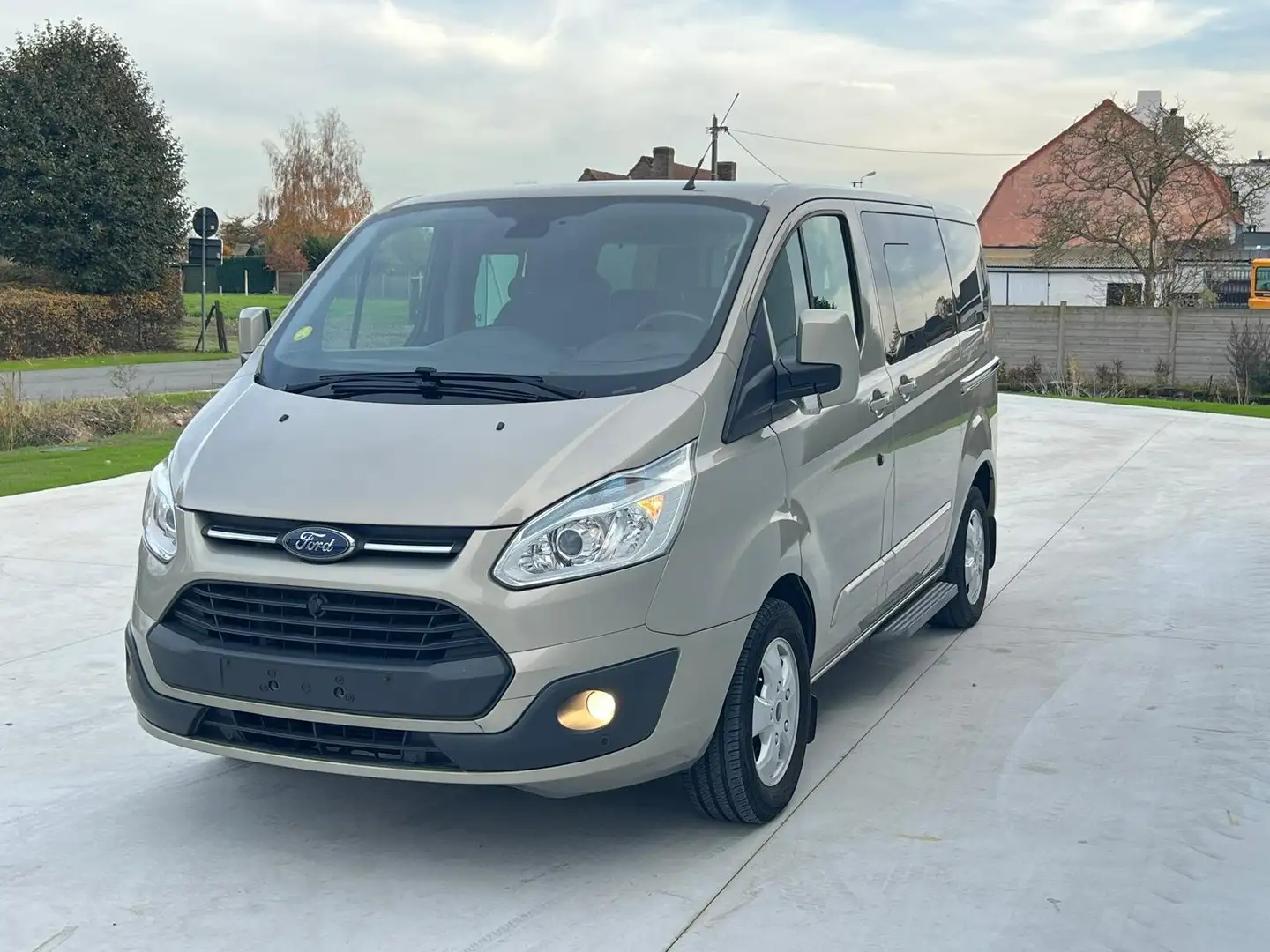 Ford Tourneo Custom 300 L1H1 VA Trend - TREKHAAK, AIRCO, BLEUTOOTH Beige - 1
