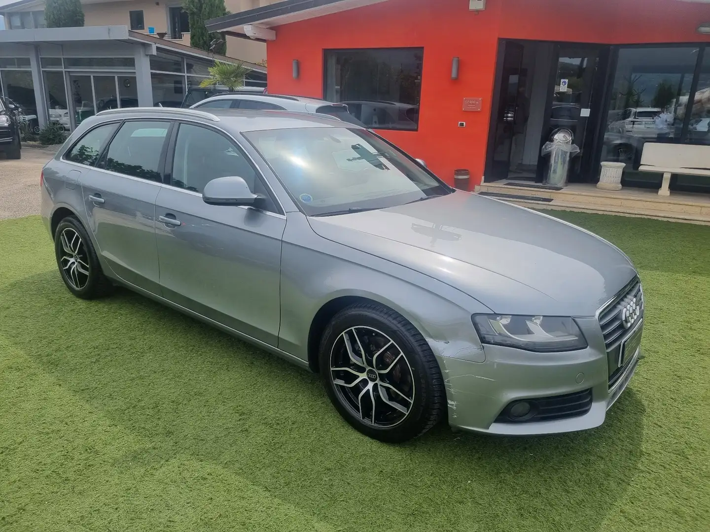 Audi A4 Avant 2.0 tdi Grijs - 2