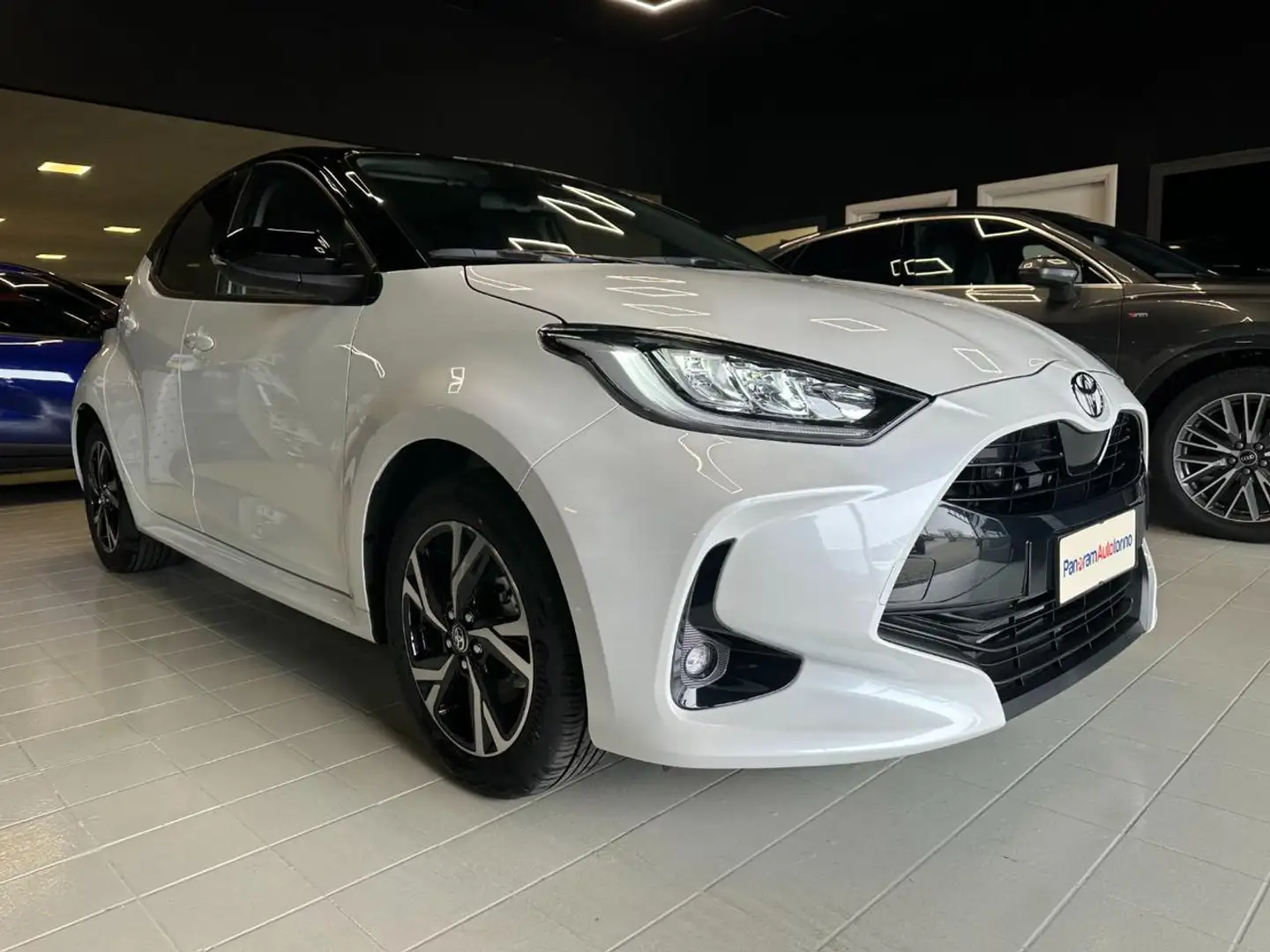 Toyota Yaris 1.5 Hybrid 5 porte Trend Bianco - 1