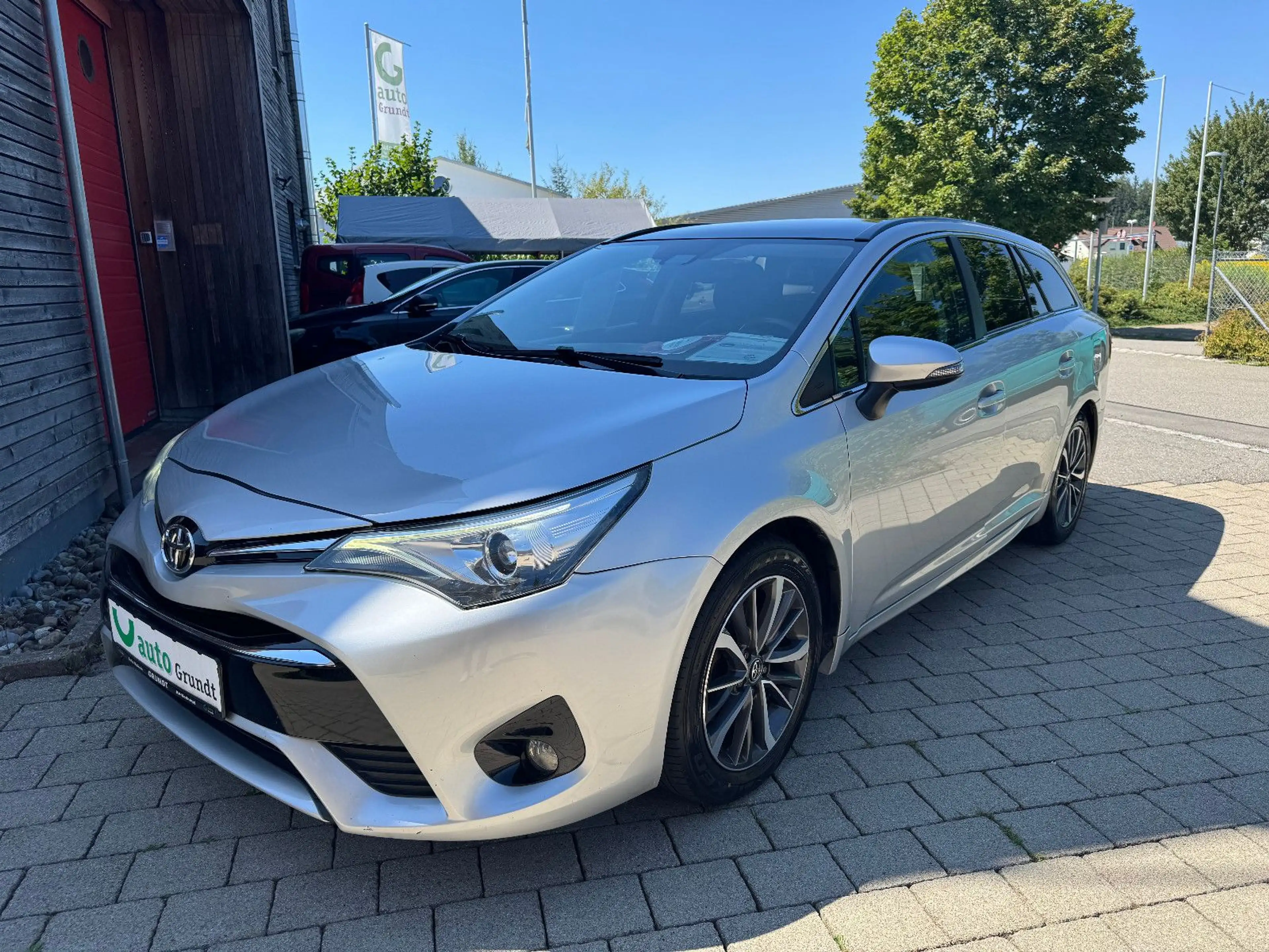 Toyota Avensis Touring Sports Executive Leder Panorama — photo 2