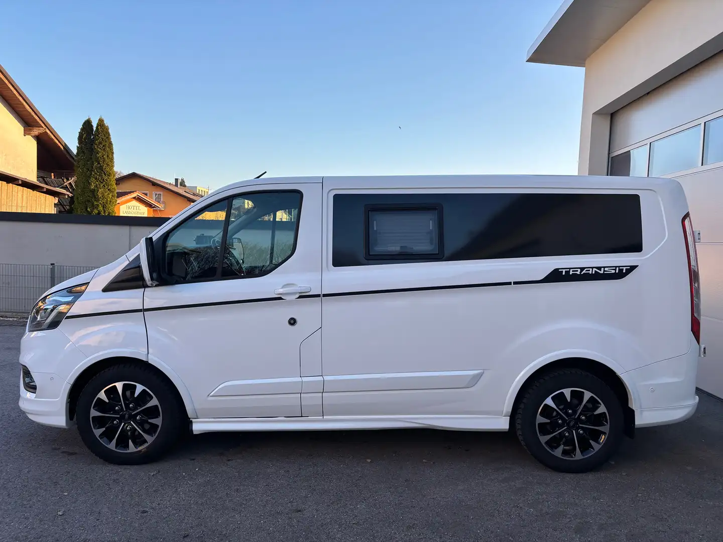 Ford Transit Custom Transit Custom L1H1 320 Sport Aut. Sport, auf Camper umgebaut Weiß - 1