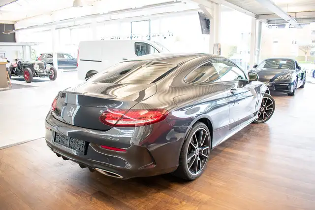 Mercedes-Benz C Class view 4