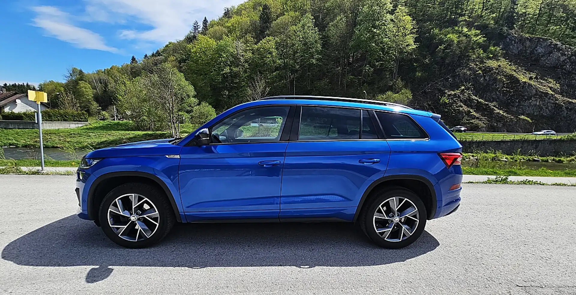 Skoda Kodiaq 2,0 TDI SCR 4x4 Sportline DSG – Top Ausstattung... Blau - 2