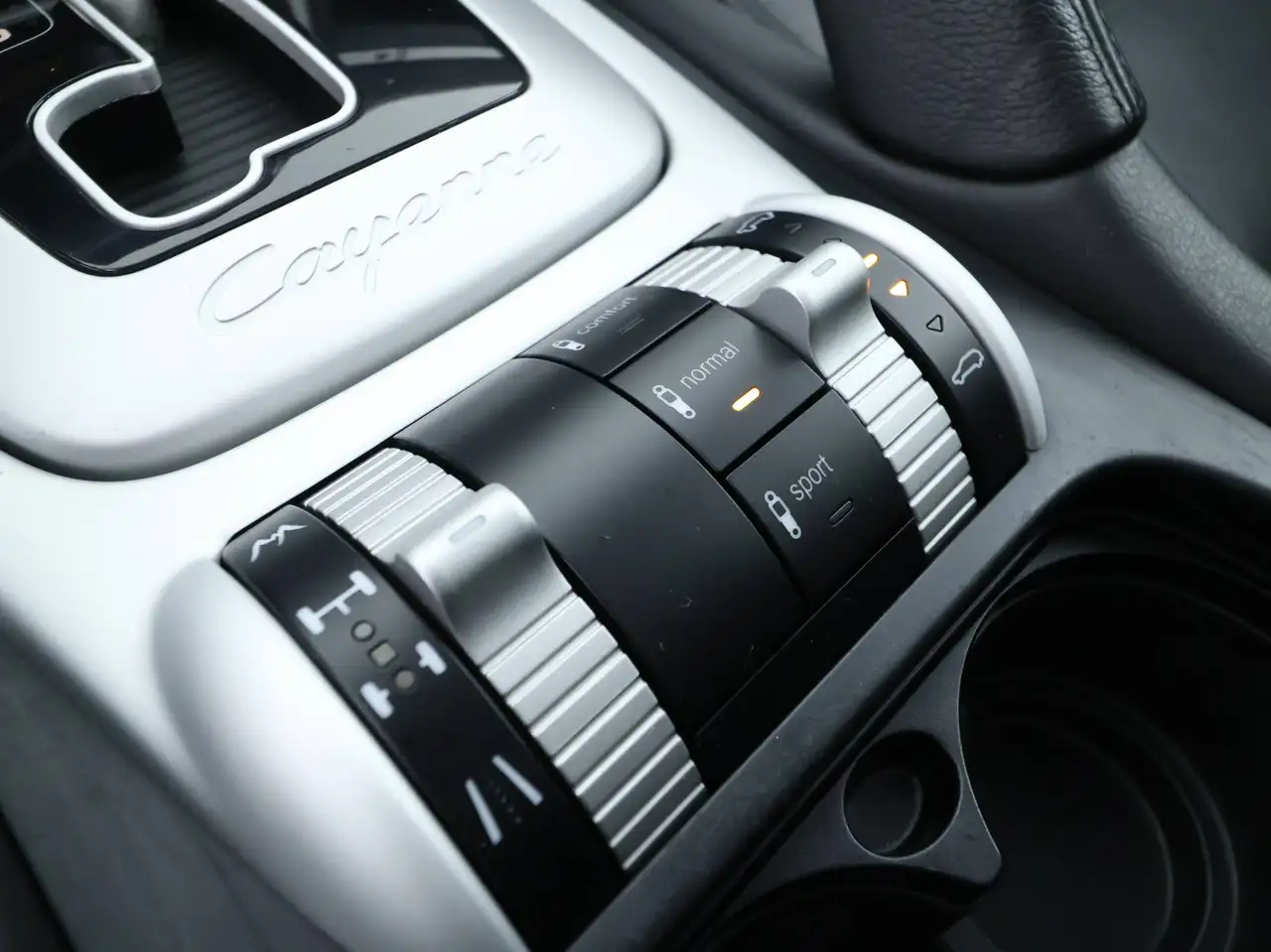 PORSCHE CAYENNE 3.2 TIPTRONIC TAGLIANDI PORSCHE ASI PASM 250 ch 4X4 BVA - SELLERIE CUIR - VOLANT EN CUIR