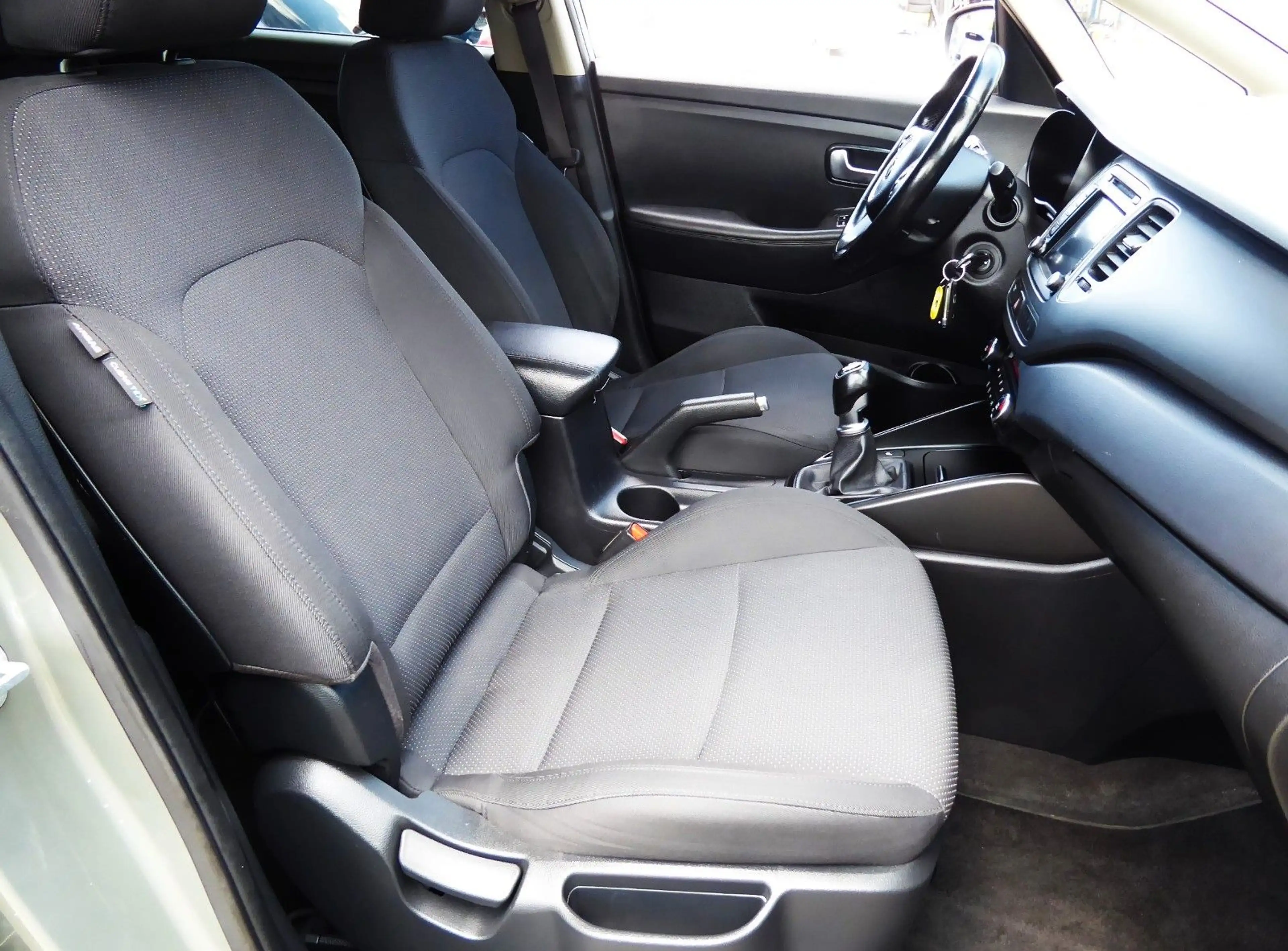 Kia Carens UEFA Euro 2016 Navi,Kamera,Alu,Tempom.Eu6 — photo 10