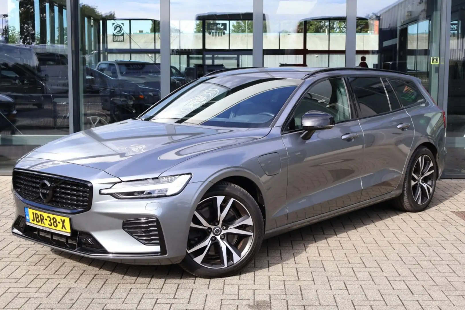 Volvo V60 2.0 T8 AWD R-DESIGN / CAMERA / Memory Seats Grau - 1