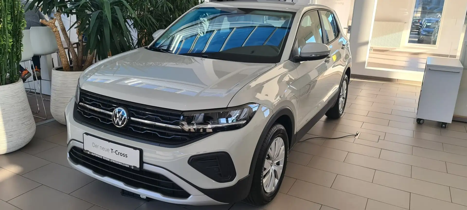 Volkswagen T-Cross 4Me TSI Gris - 2