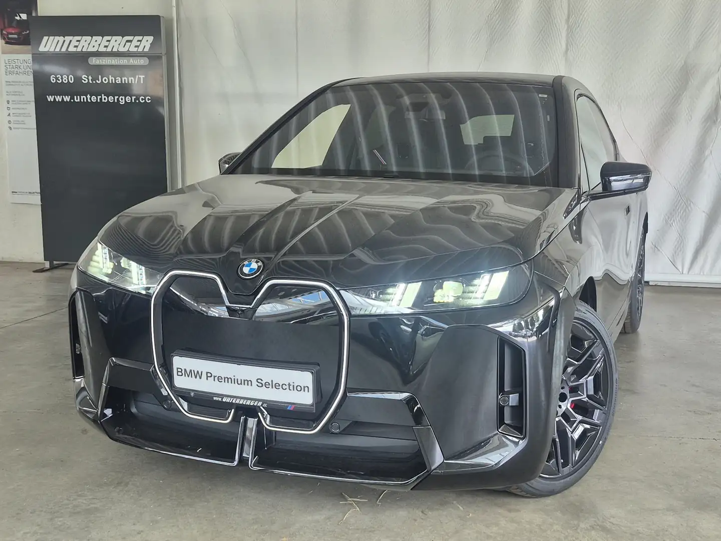 BMW iX xDrive45 M Sportpaket Pro / AHK Schwarz - 1