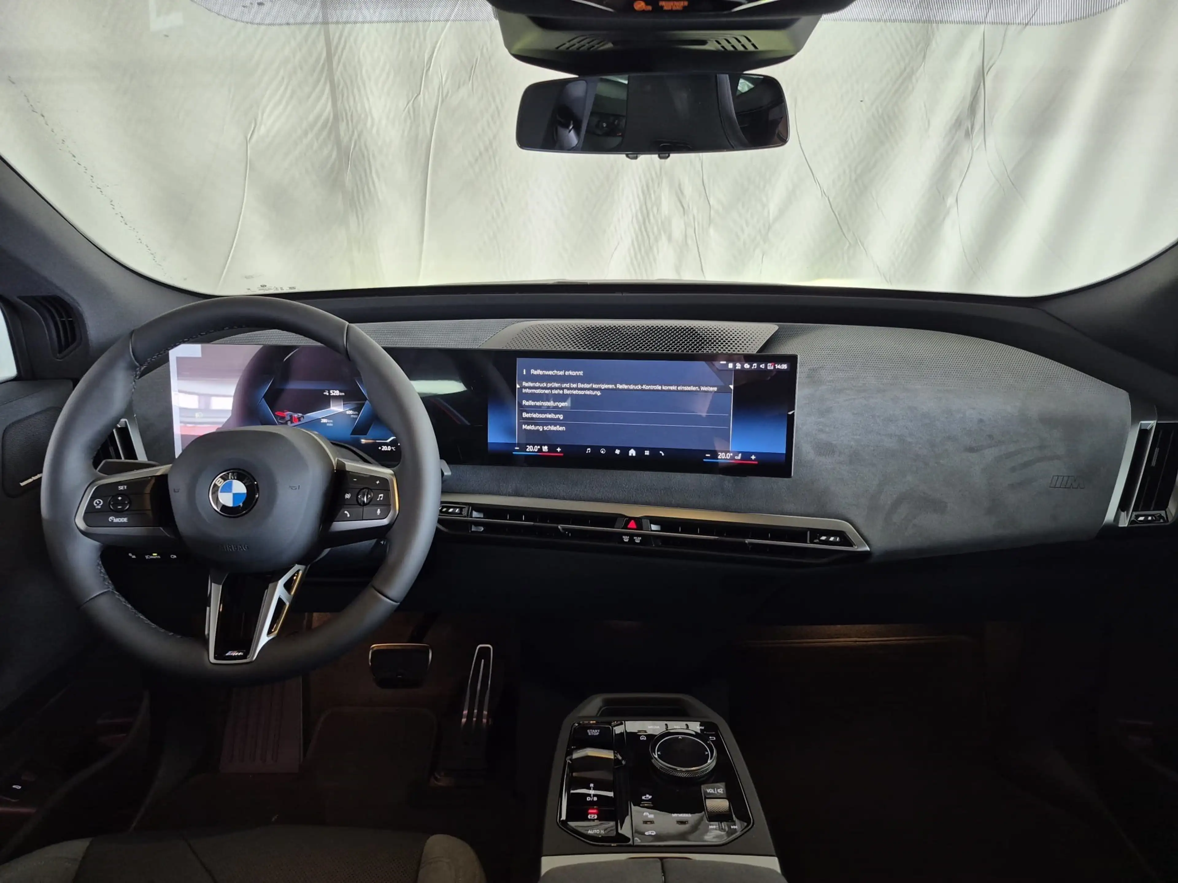 BMW iX xDrive45 M Sportpaket Pro / AHK — photo 15