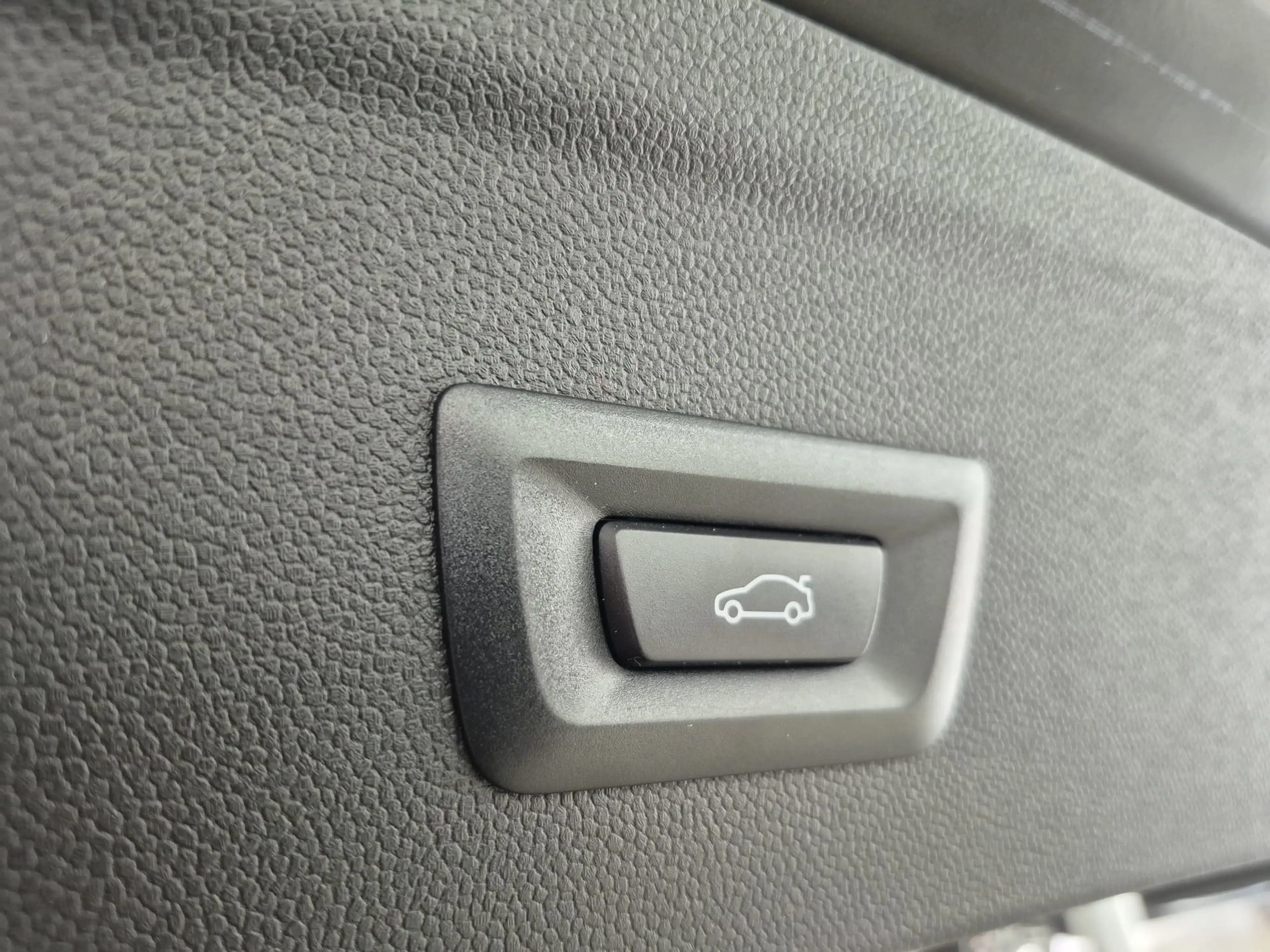 BMW iX xDrive45 M Sportpaket Pro / AHK — photo 13