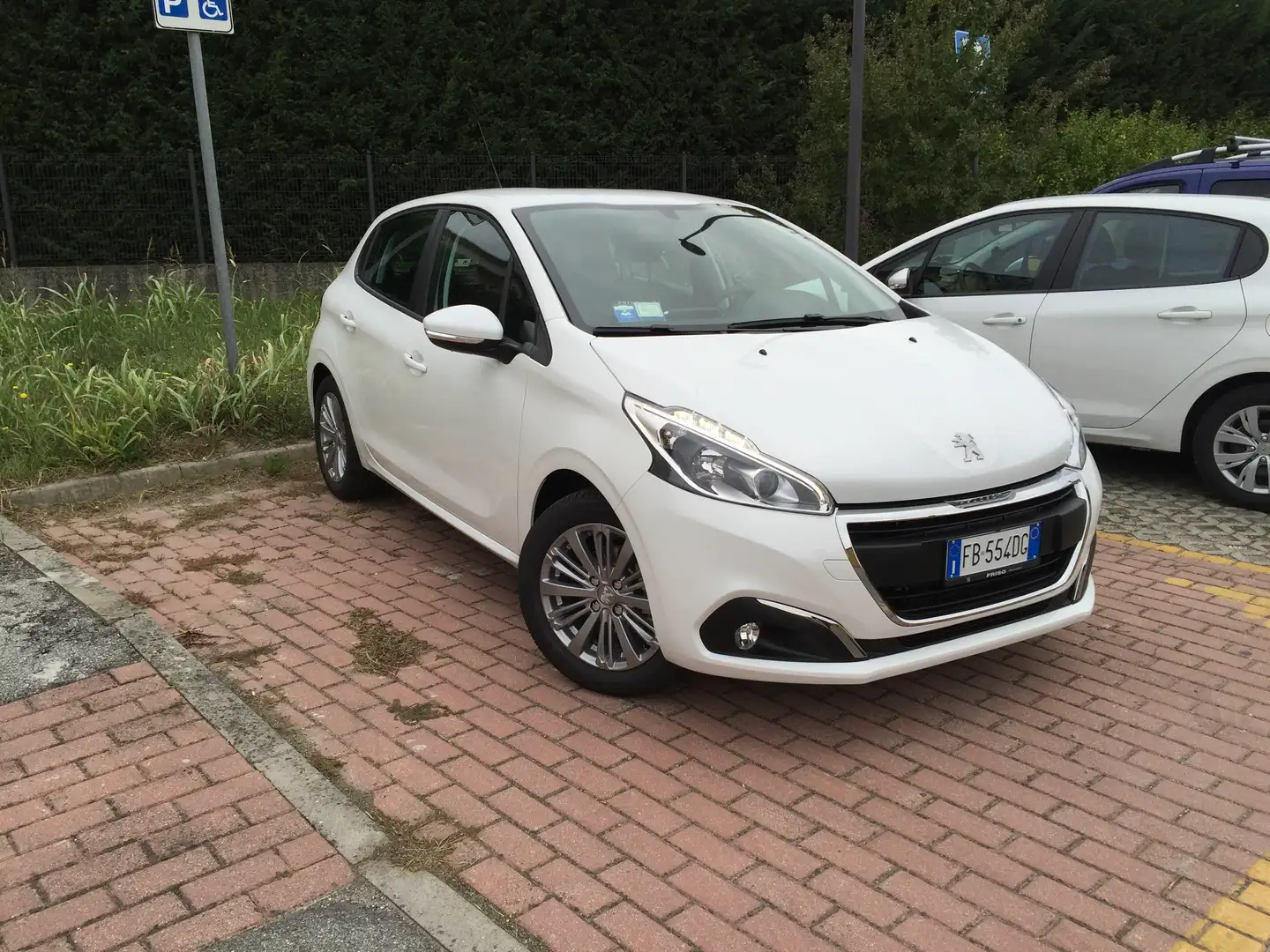Peugeot 208 5p 1.2 puretech Active 82cv - 1