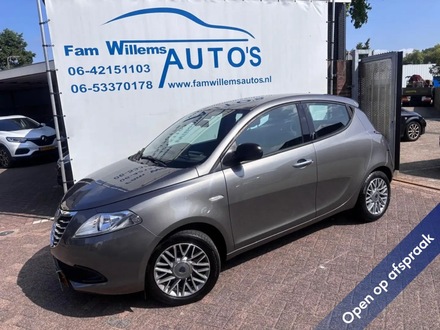 Lancia Ypsilon 0.9 TwinAir Silver + Grijs - 1