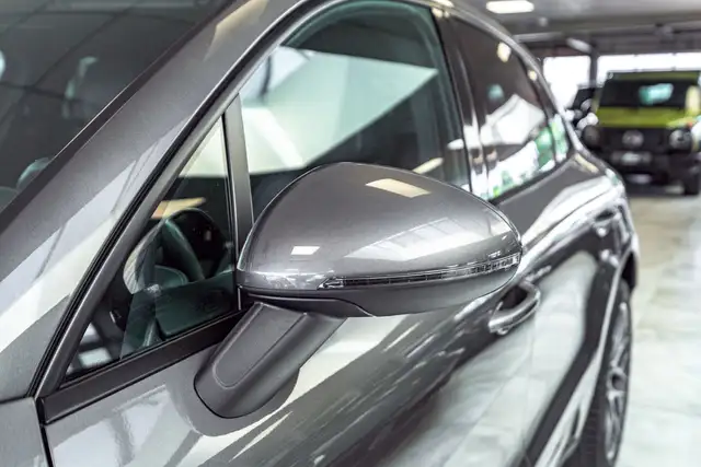 Porsche Macan view 13